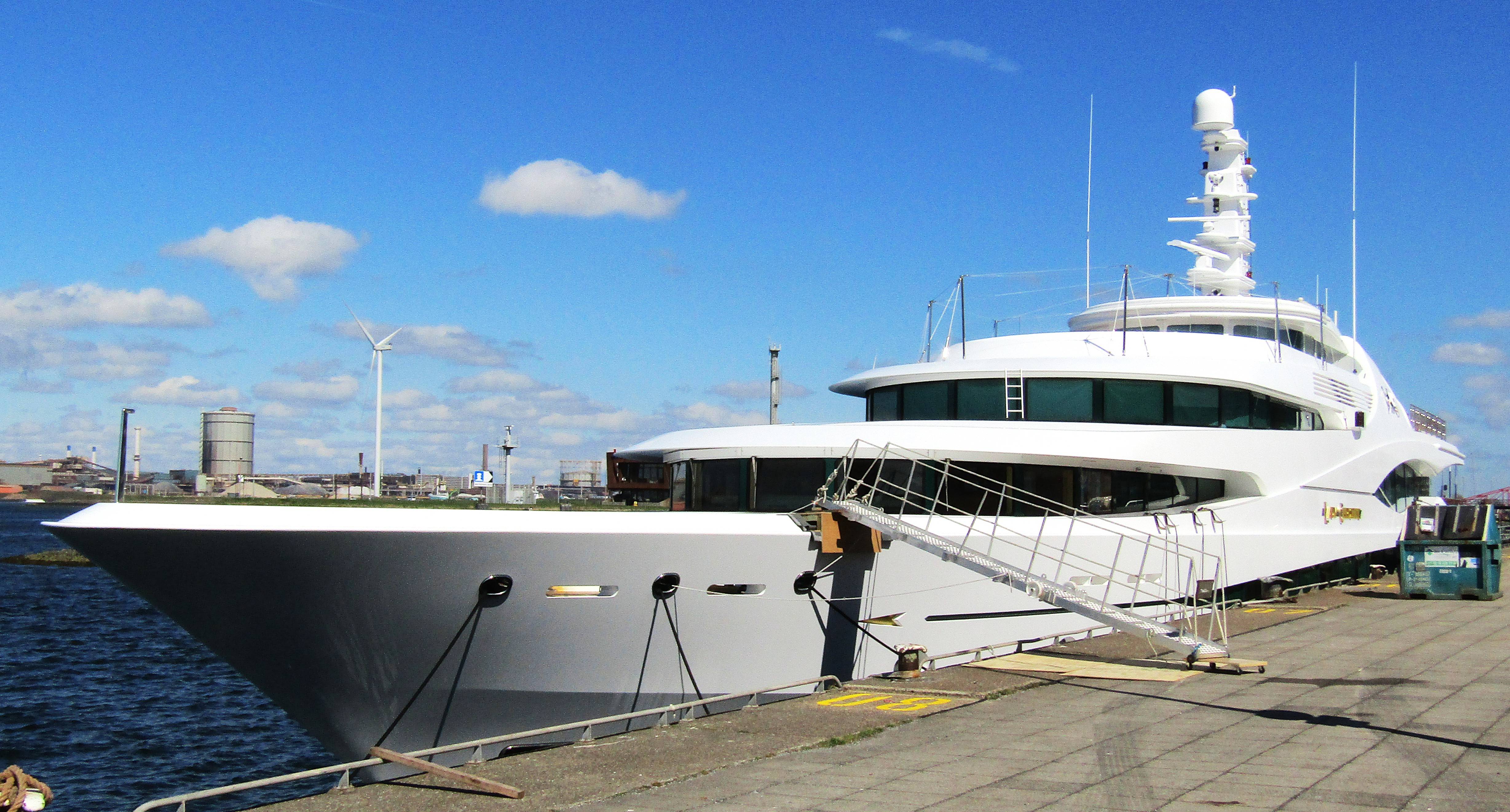 LADY CHRISTINE 